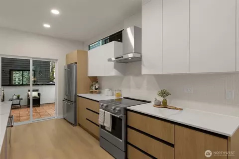 1127 C 10th Ave E, Seattle, WA 98102 photo 12