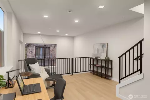 1127 C 10th Ave E, Seattle, WA 98102 photo 3