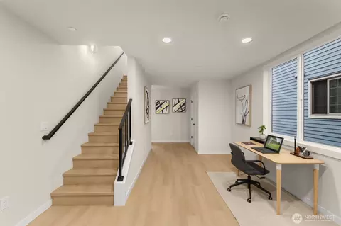 1127 C 10th Ave E, Seattle, WA 98102 photo 2