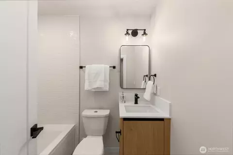 1127 C 10th Ave E, Seattle, WA 98102 photo 21