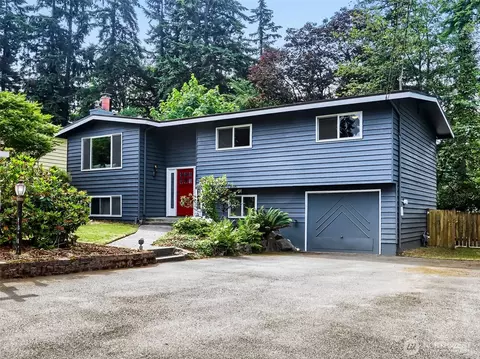 8451 NE 137th St, Kirkland, WA 98034