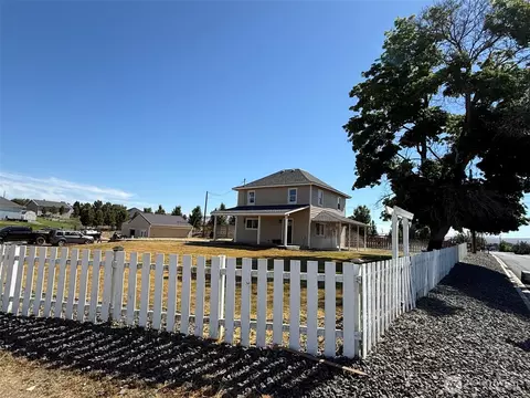 990 Lancaster Rd, Selah, WA 98942