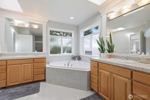 Bath - 4006 214th St SE, Bothell, WA 98021 photo 2 of 3