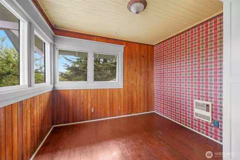 Bedroom - 1502 Rainier Ave, Everett, WA 98201 photo 5 of 6
