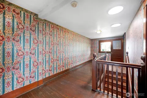 Entry Way - 1502 Rainier Ave, Everett, WA 98201 photo 4 of 4