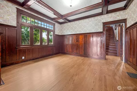 Living - 1502 Rainier Ave, Everett, WA 98201 photo 4 of 4