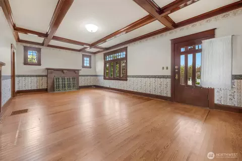 Living - 1502 Rainier Ave, Everett, WA 98201 photo 3 of 4
