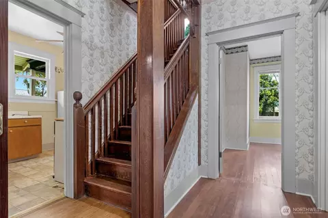 Entry Way - 1502 Rainier Ave, Everett, WA 98201 photo 2 of 4