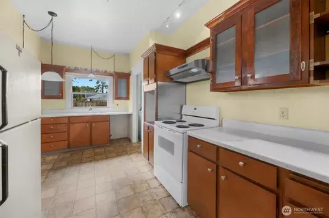 Kitchen - 1502 Rainier Ave, Everett, WA 98201 photo 1 of 2