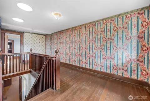 Entry Way - 1502 Rainier Ave, Everett, WA 98201 photo 3 of 4