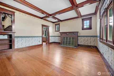Living - 1502 Rainier Ave, Everett, WA 98201 photo 2 of 4