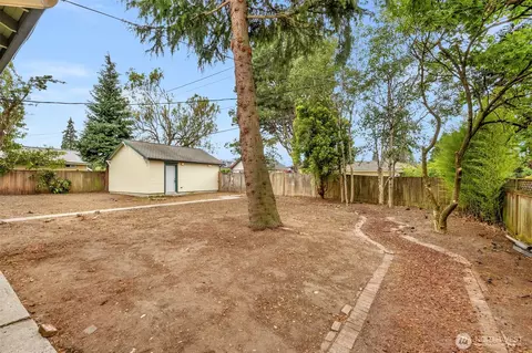 Exterior - 1502 Rainier Ave, Everett, WA 98201 photo 5 of 9
