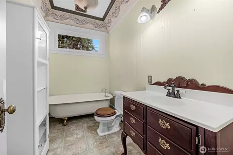 Bath - 1502 Rainier Ave, Everett, WA 98201 photo 1 of 3