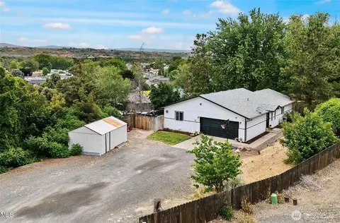 10 Cedar Hill Dr, Yakima, WA 98908