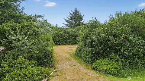 284 Captains Ct SW, Ocean Shores, WA 98569