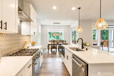 22425 285th St, Maple Valley, WA 98038