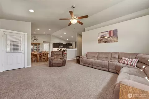 1396 Caprio Loop, Walla Walla, WA 99362 photo 12