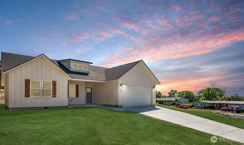 225 W Linden Ave, Moses Lake, WA 98837