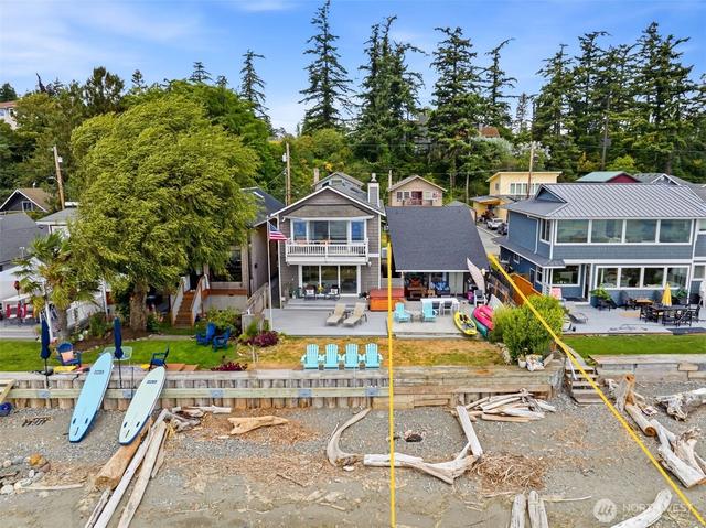 872 Juniper Pointe Ln, Camano Island, WA 98282