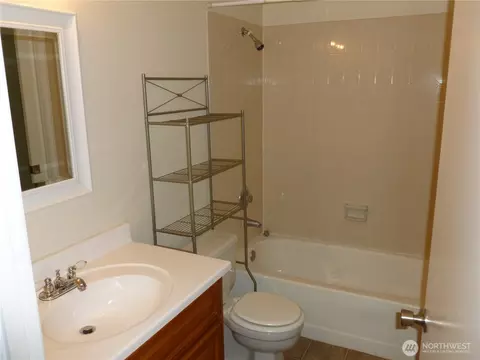 Bath - 1526 192nd St SE #M-5, Bothell, WA 98012 photo 1 of 2