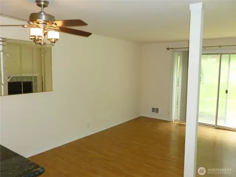 Living - 1526 192nd St SE #M-5, Bothell, WA 98012 photo 2 of 3
