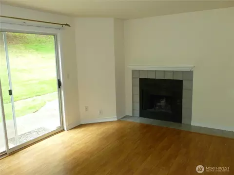 Living - 1526 192nd St SE #M-5, Bothell, WA 98012 photo 1 of 3