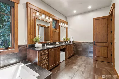 Bath - 1060 Ruby King Loop, Cle Elum, WA 98922 photo 1 of 3