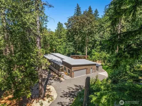 9720 NE Lofgren Rd, Bainbridge Island, WA 98110