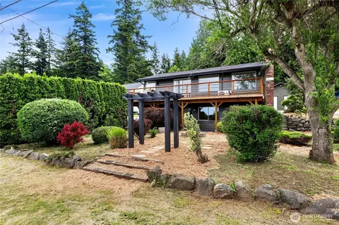 2536 Island View Ln, Lummi Island, WA 98262