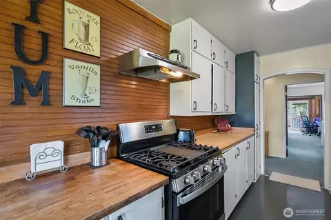 Kitchen - 2423 Chestnut St, Everett, WA 98201 photo 2 of 4