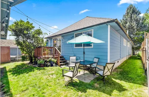 Exterior - 2423 Chestnut St, Everett, WA 98201 photo 5 of 8