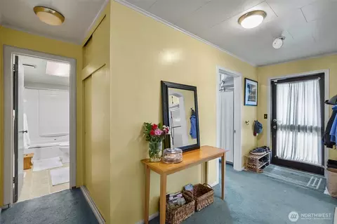 Entry Way - 2423 Chestnut St, Everett, WA 98201 photo 2 of 2