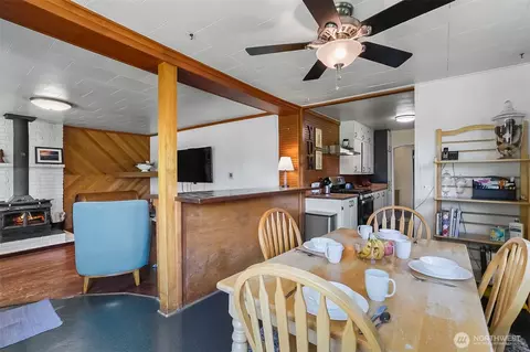 Dining - 2423 Chestnut St, Everett, WA 98201 photo 1 of 4
