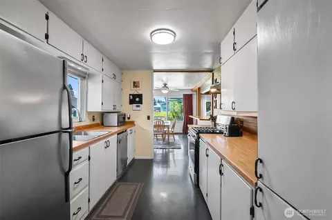 Kitchen - 2423 Chestnut St, Everett, WA 98201 photo 4 of 4
