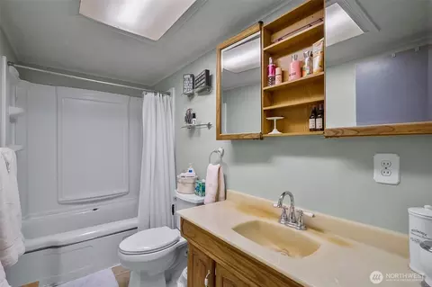 Bath - 2423 Chestnut St, Everett, WA 98201 photo 1 of 1