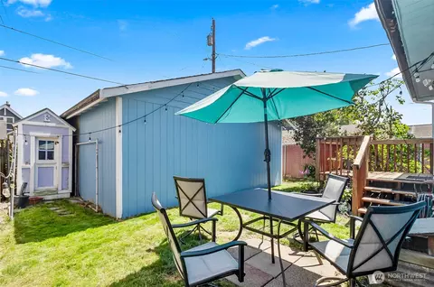 Exterior - 2423 Chestnut St, Everett, WA 98201 photo 6 of 8