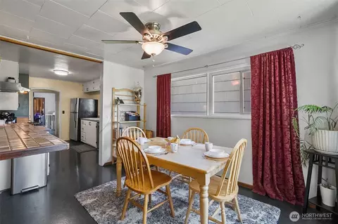 Dining - 2423 Chestnut St, Everett, WA 98201 photo 4 of 4