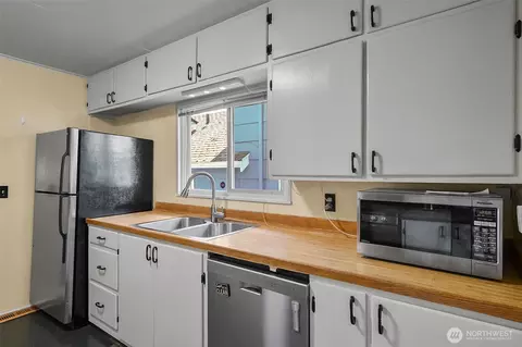 Kitchen - 2423 Chestnut St, Everett, WA 98201 photo 3 of 4