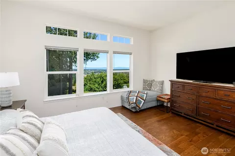 Bedroom - 652 Fox Hollow Rd, Sequim, WA 98382 photo 2 of 4