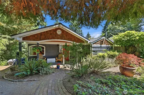 18002 25th Ave NE, Lake Forest Park, WA 98155