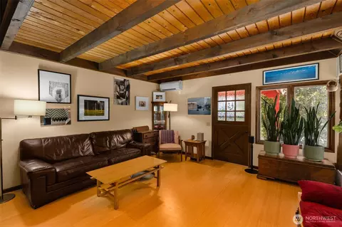 10911 Renton Issaquah Rd SE, Issaquah, WA 98027