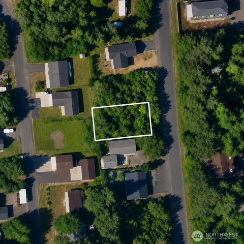 561 Dolphin Ave NE, Ocean Shores, WA 98569