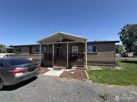 3010 W Peninsula Dr #92, Moses Lake, WA 98837