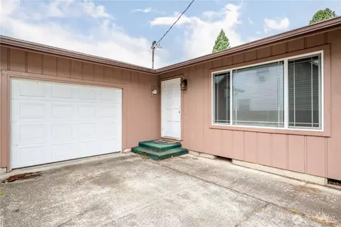 3257 Pine St, Longview, WA 98632 photo 1