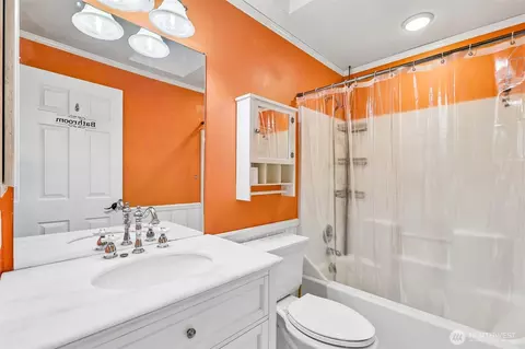Bath - 811 5th Dr, Sultan, WA 98294 photo 2 of 3