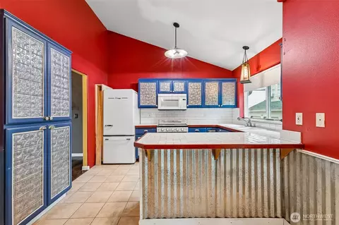 Kitchen - 811 5th Dr, Sultan, WA 98294 photo 3 of 6