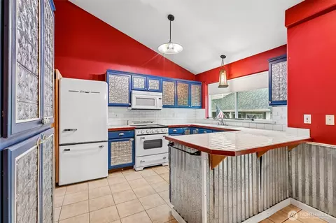Kitchen - 811 5th Dr, Sultan, WA 98294 photo 2 of 6
