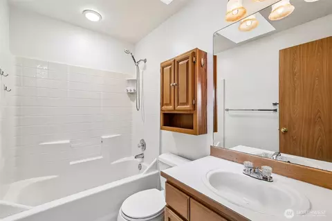 Bath - 811 5th Dr, Sultan, WA 98294 photo 3 of 3