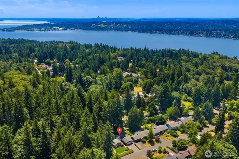 7061 NE 137th St, Kirkland, WA 98034