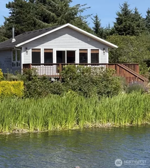 725 Wawona Ave SW, Ocean Shores, WA 98569